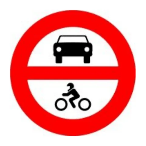 Señal R-102: Entrada prohibida a vehículos de motor