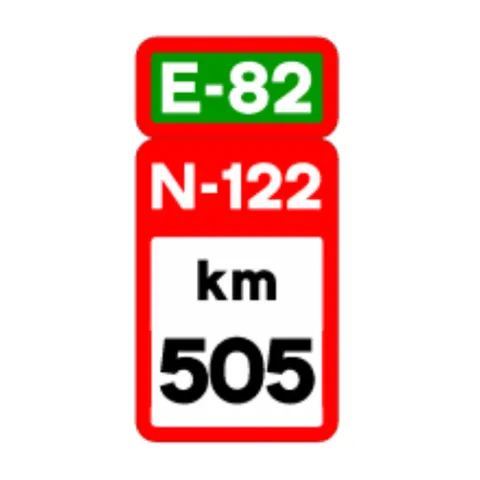 Señal S-573: Hito kilométrico en carretera convencional o carretera multicarril perteneciente a un itinerario internacional